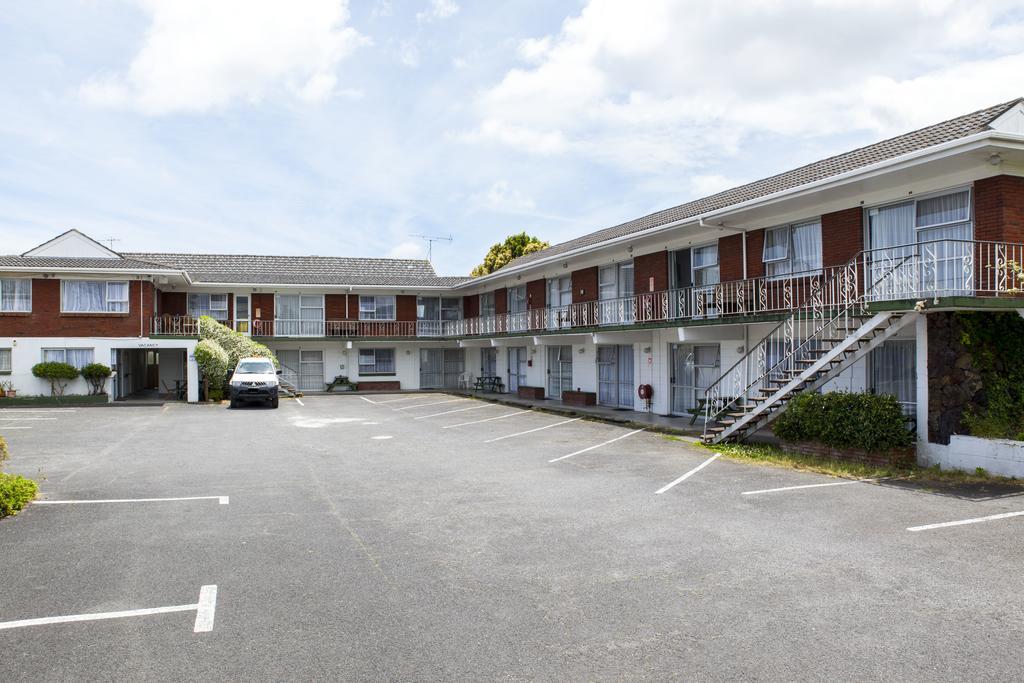 Sunset Lodge Motel Taupaki Экстерьер фото